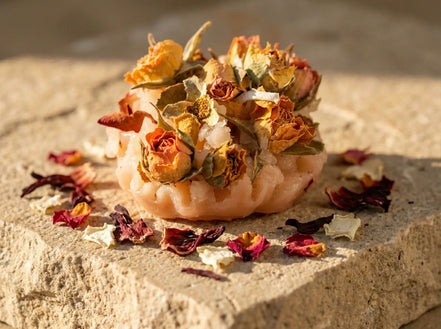 Bougie Artisanale Rose & Hibiscus - Amour & Tendresse - Essences Agape 39946239