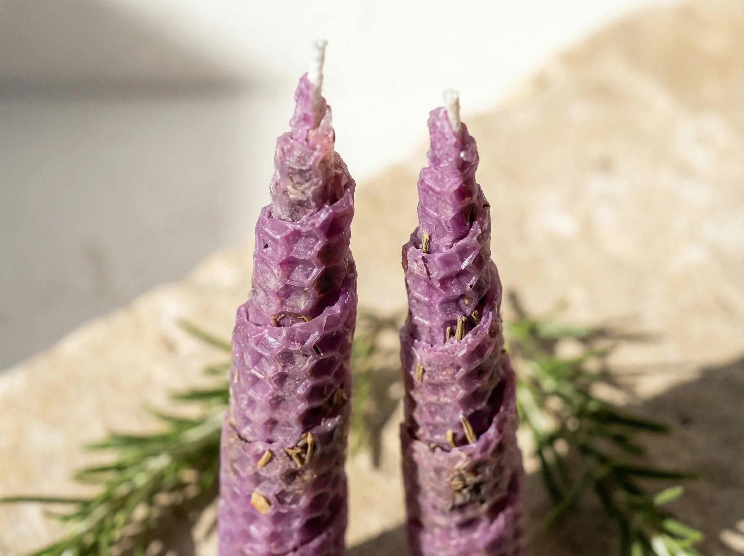 Bougie Artisanale abeille Romarin - Énergie & Clarté - Essences Agape 17347236