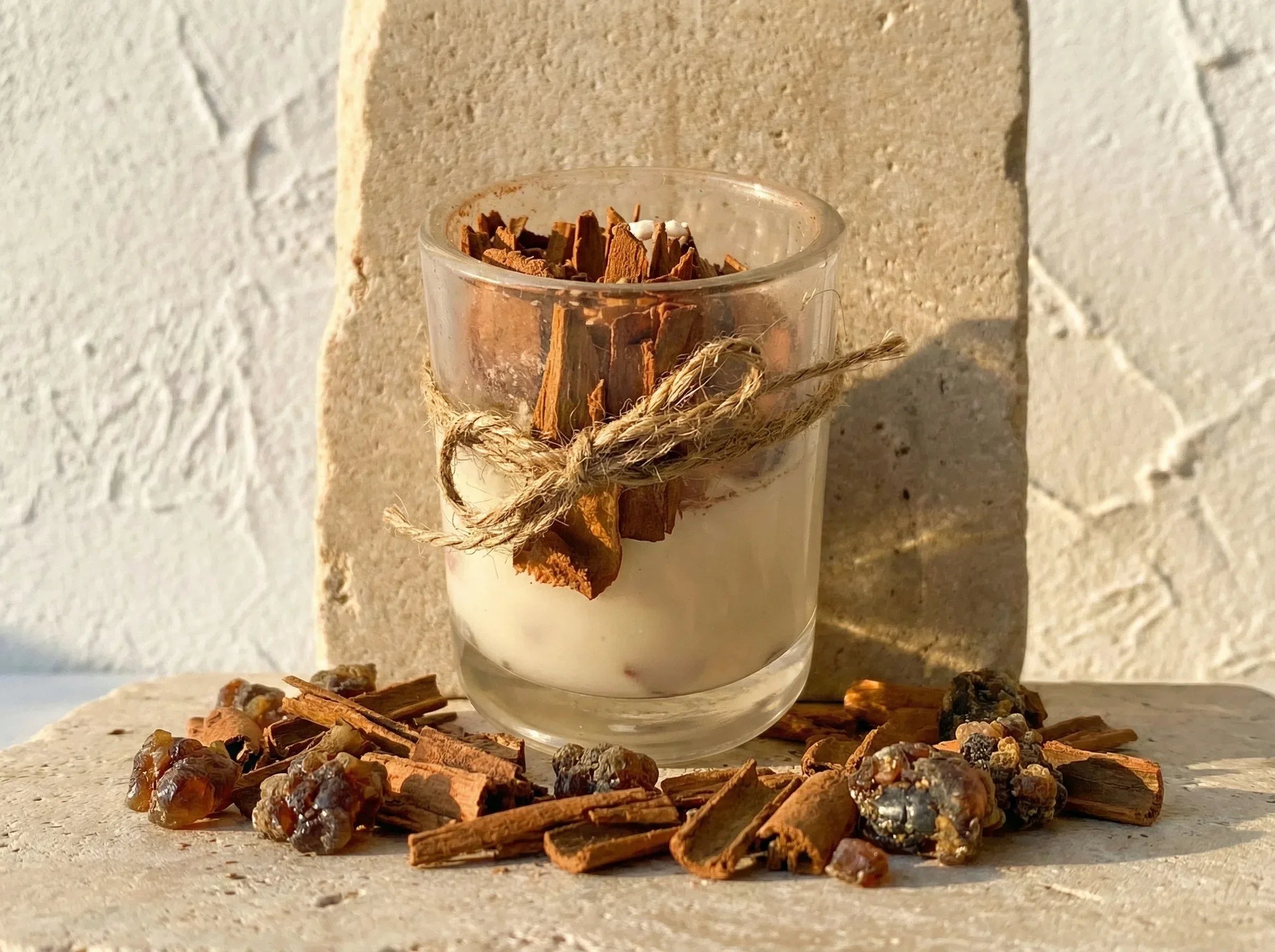 Bougie Cannelle & Myrrhe - Chaleur & Protection Enveloppante - Essences Agape 2295001