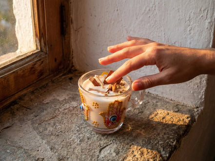 Bougie Main de Fatima Oud & Palo Santo - Protection & Ancrage - Essences Agape 93730168