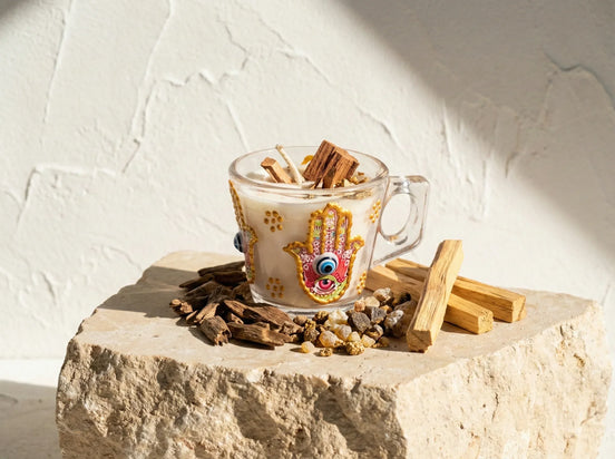 Bougie Main de Fatima Oud & Palo Santo - Protection & Ancrage - Essences Agape 24863207