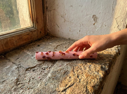 Bougie Pilier Romain Rose & Hibiscus - Amour & Éclat Floral - Essences Agape 66998582