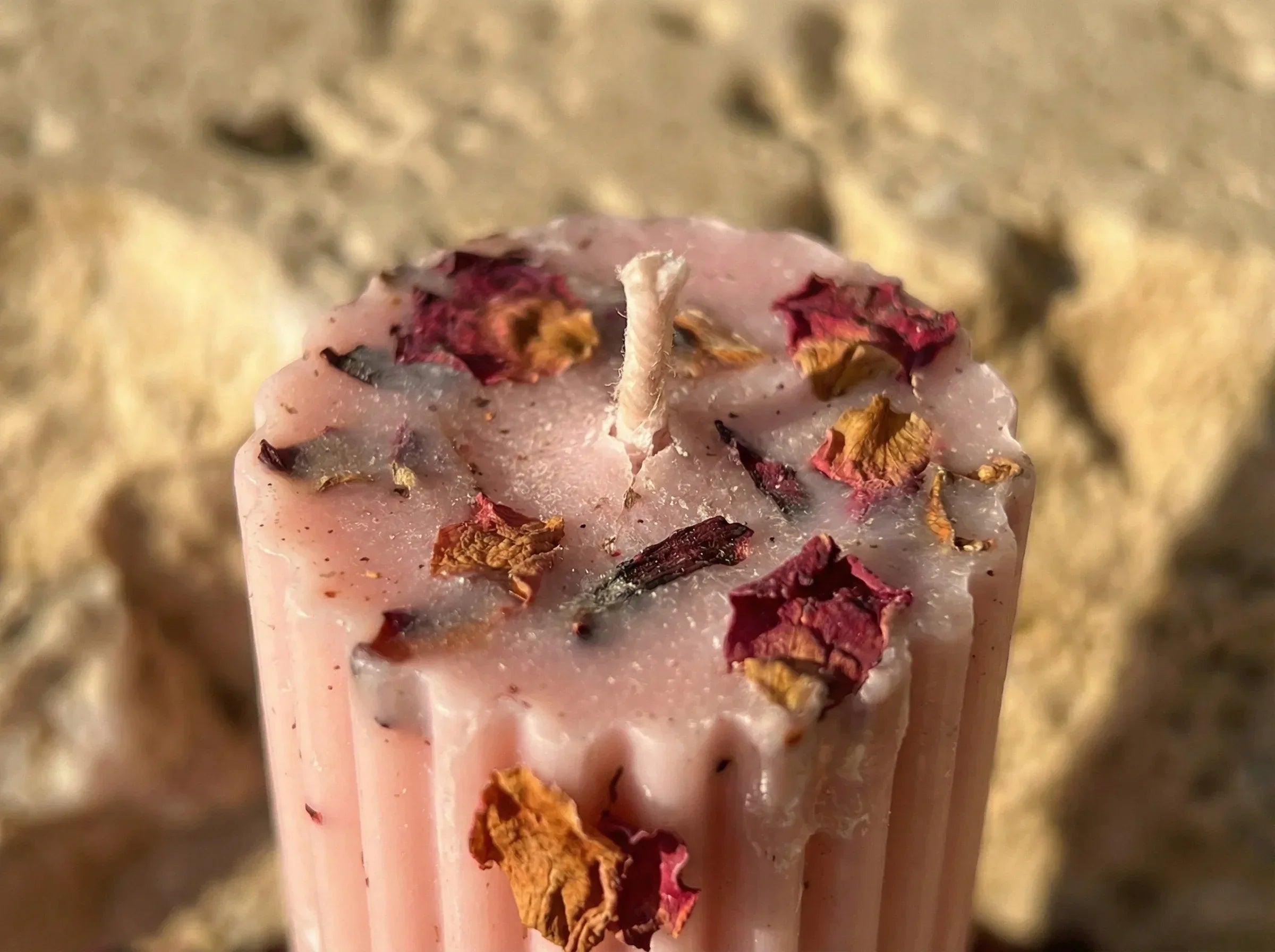 Bougie Pilier Romain Rose & Hibiscus - Amour & Éclat Floral - Essences Agape 27185716