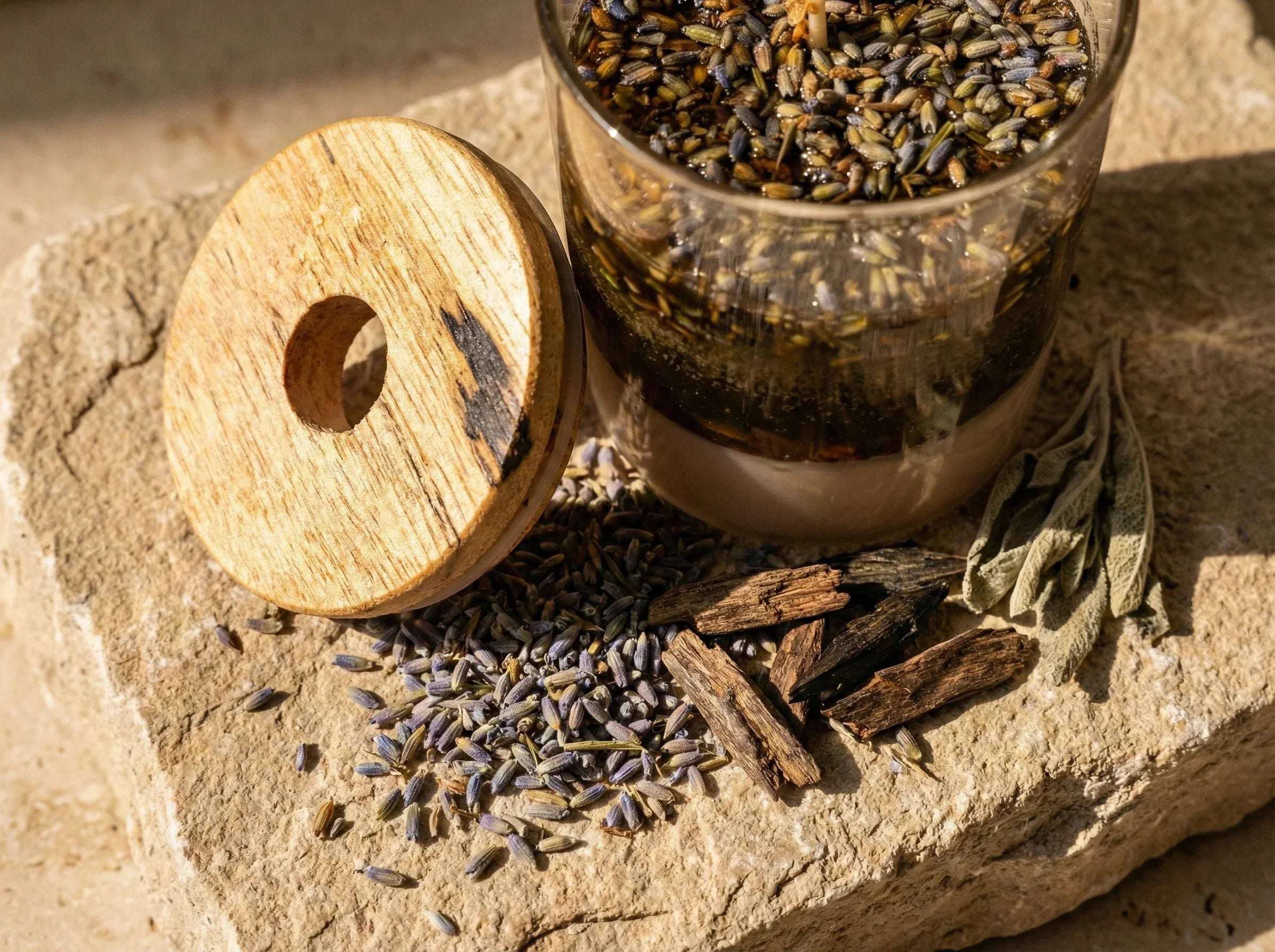 Bougie de Protection Oud & Sauge - Purification Royale - Essences Agape 50063275