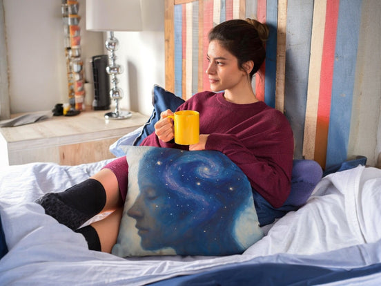 Coussin overthink univers, coussin décoratif carré méditation zen - Essences Agape 57236306