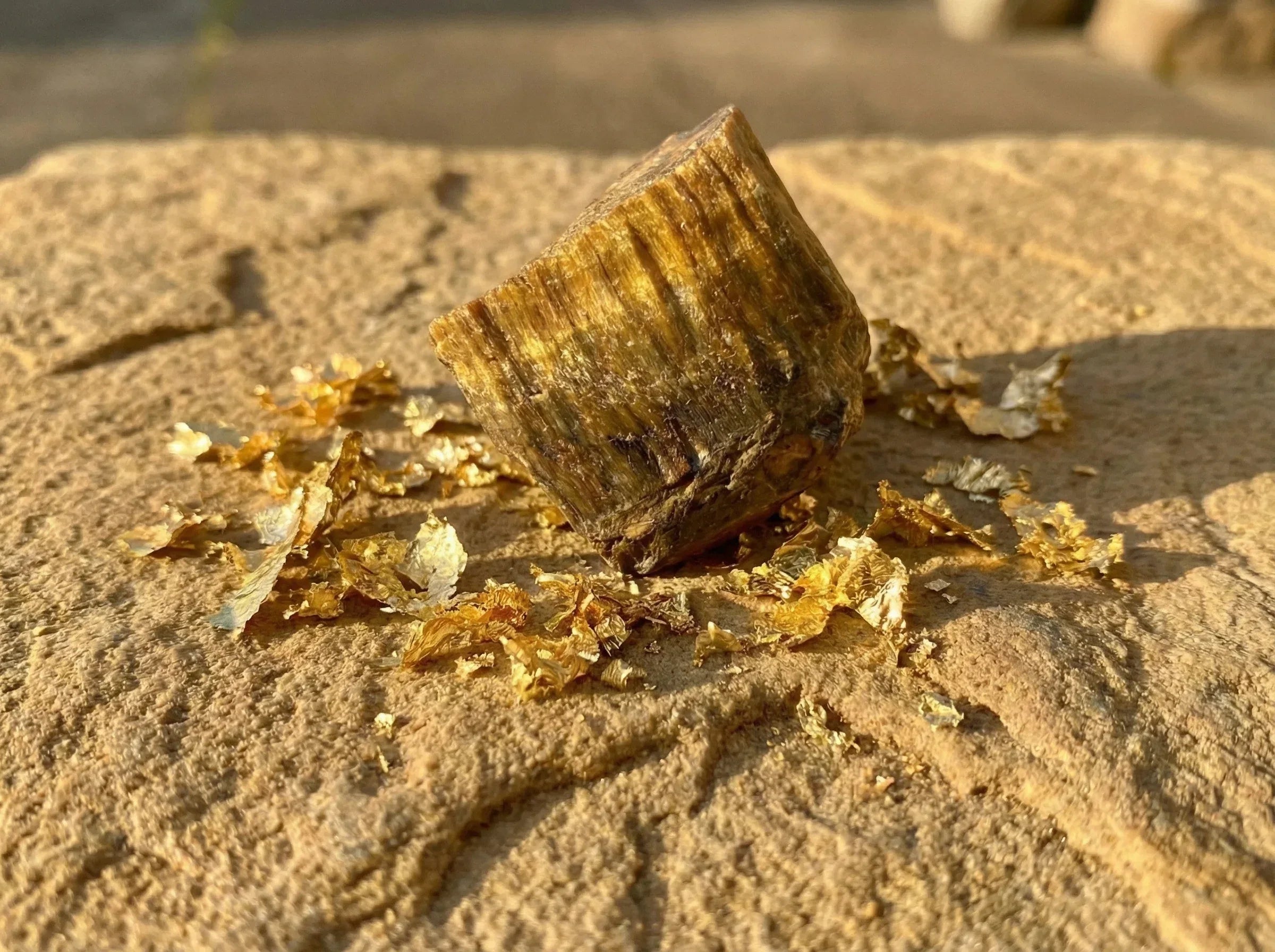 Pierre brute véritable Œil de Tigre - Bouclier & Courage & Force Or - Essences Agape 19152344