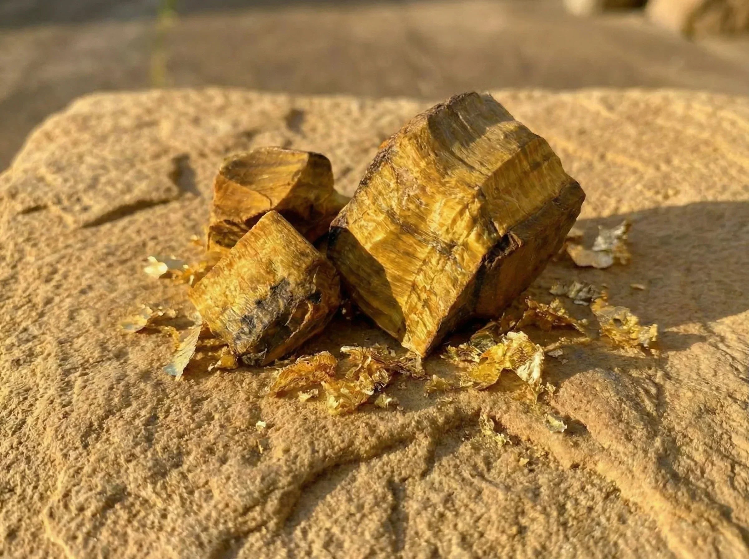 Pierre brute véritable Œil de Tigre - Bouclier & Courage & Force Or - Essences Agape 41312752