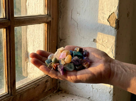 Pierre naturelle aléatoire - Trésor minéral & Découverte - Essences Agape 57324175