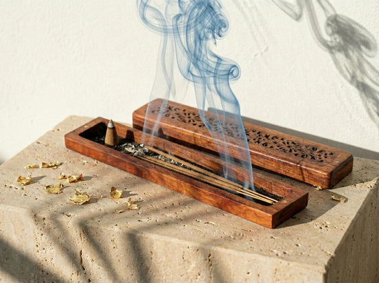 Porte encens Bois Couché Sculpté - Sécurité, Volutes & Sagesse - Essences Agape 5232891