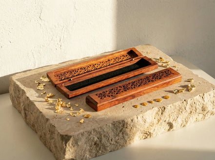 Porte encens Bois Couché Sculpté - Sécurité, Volutes & Sagesse - Essences Agape 79632002