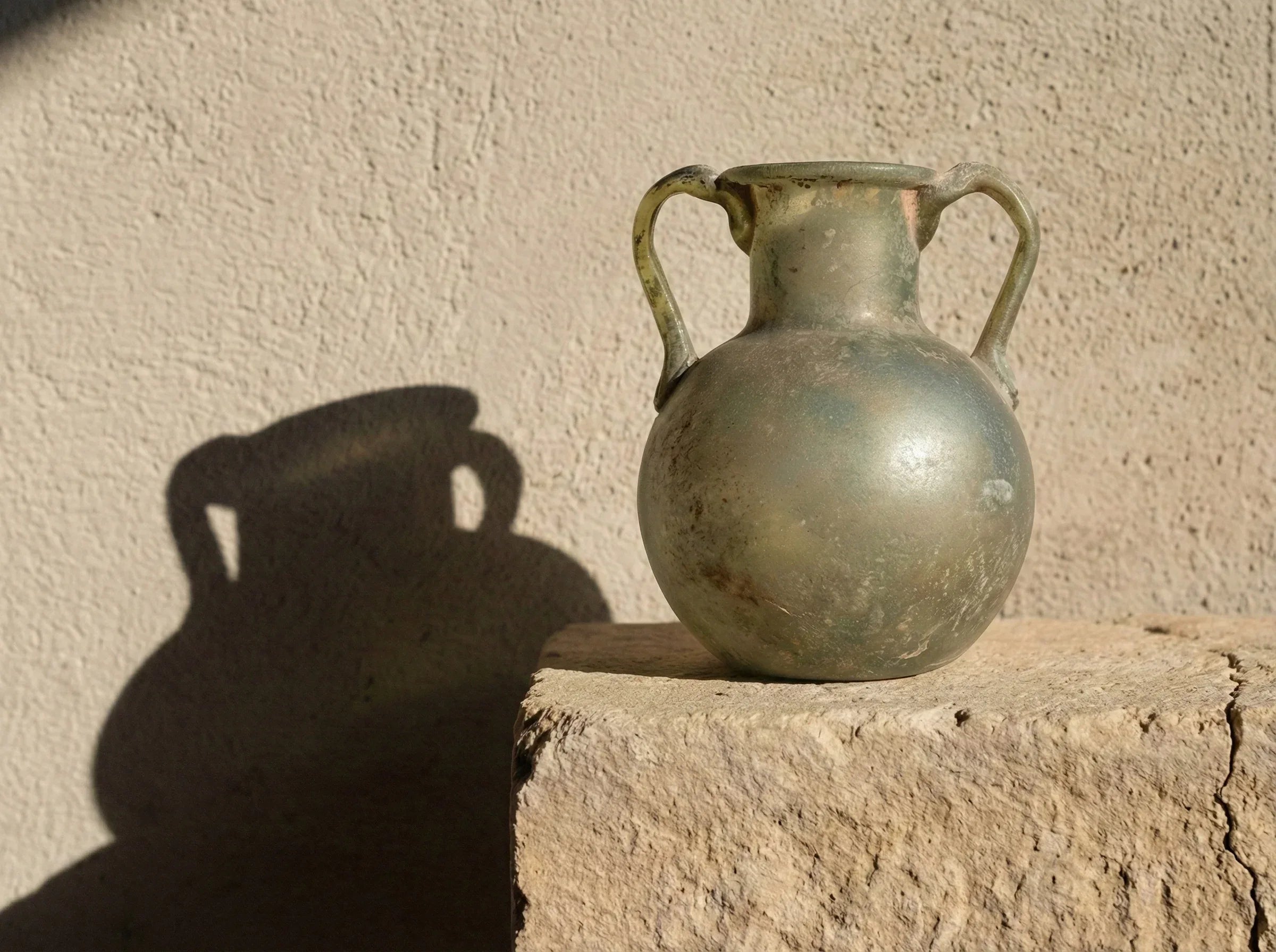 Reproduction verre antique Amphore - Équilibre & Dualité - Essences Agape 51320368