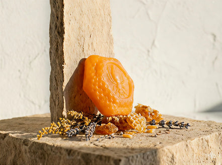 Savon artisanal bio Miel - Douceur, Éclat Divin et Hydratation - Essences Agape 13827287