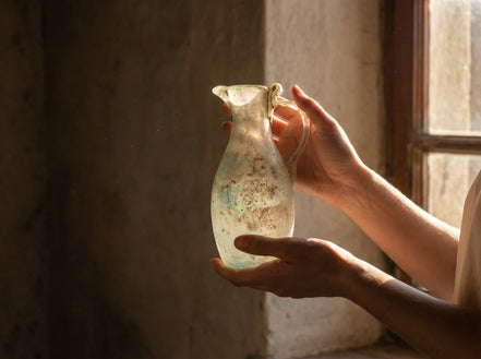 Verrerie romaine artisanale Pichet Gris - Ancrage & Sobriété - Essences Agape 58634818