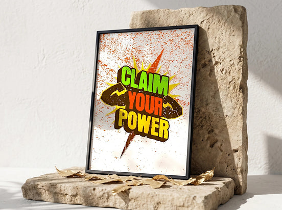Affiche "Claim Your Power" Essences Agape, art mural motivationnel avec texte en lettres vives sur fond blanc et éclaboussures orange.