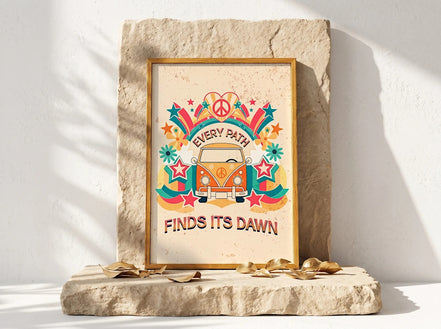 Affiche Essences Agape avec une camionnette hippie orange, des étoiles et des fleurs, message "Every Path Finds Its Dawn".