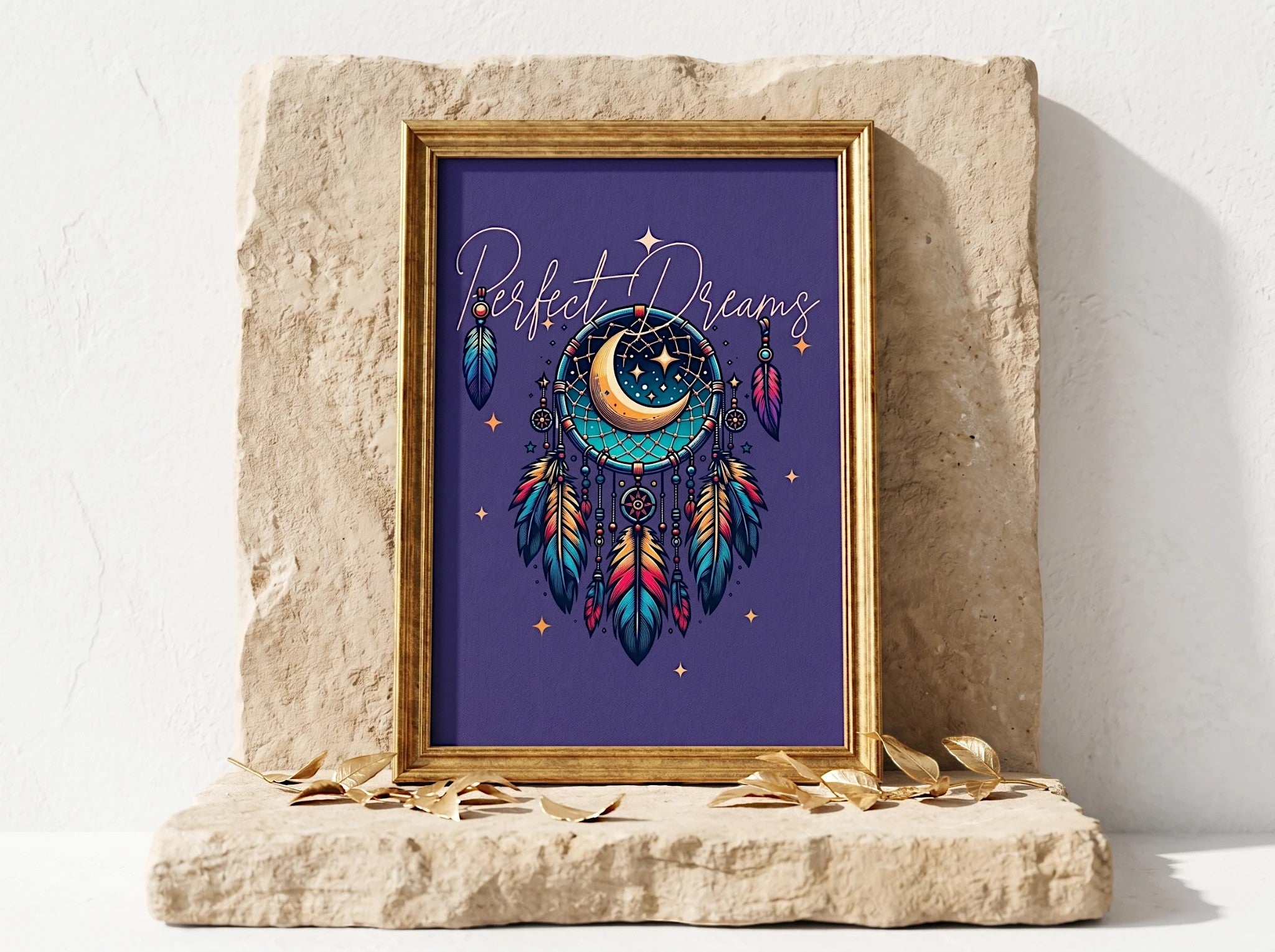 Essences Agape - Affiche attrape-rêves avec lune, étoiles et plumes, art spirituel, style astrologique, fond violet.