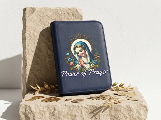 Essences Agape : Housse de Bible en cuir PU bleu marine avec illustration de la Vierge Marie priant et texte "Power of Prayer".