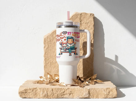 Gobelet blanc Essences Agape 40 oz avec illustration d'un père et sa fille sur un banc, texte "Chill with my Father".