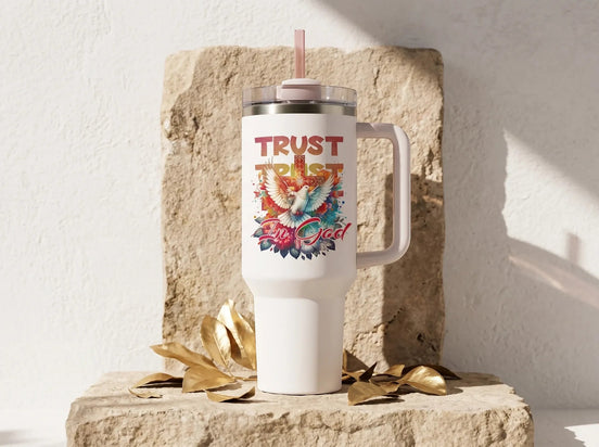 Essences Agape - Gobelet tumbler blanc avec inscription "Trust In God" et colombe, idéal pour la méditation et la prière.