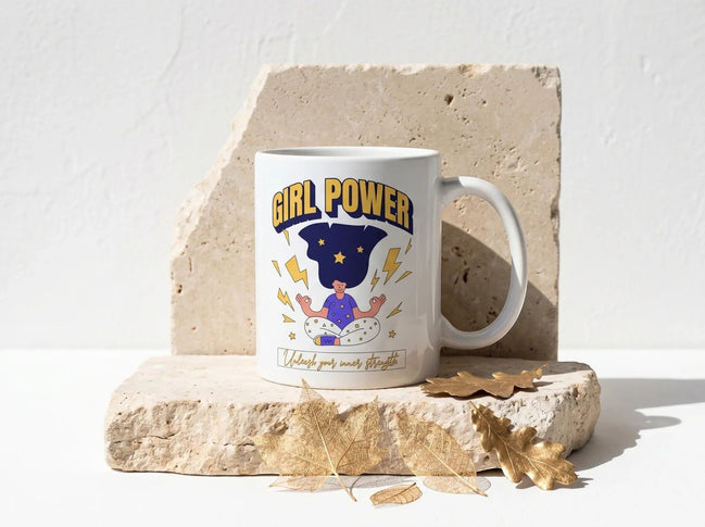 Tasse blanche Essences Agape avec inscription "Girl Power" et illustration d'une femme méditant, symbolisant la force intérieure et la positivité.